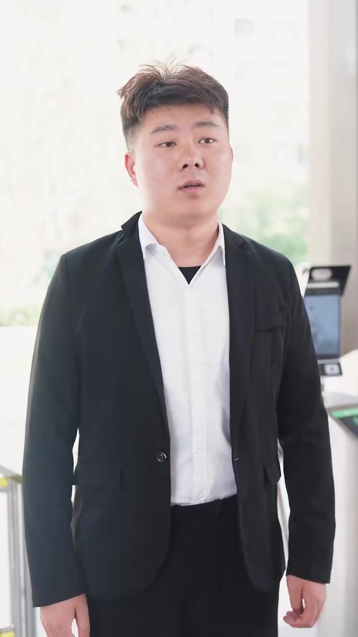拽媽攜崽歸來（一胎三寶，神秘爹地竟是大佬）